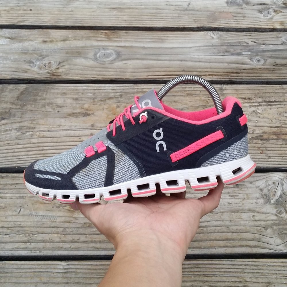 Women On Cloud OnCloud Running Shoes Sneakers
